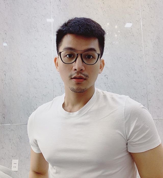 这种成熟帅气的肌肉帅哥是你喜欢的类型么