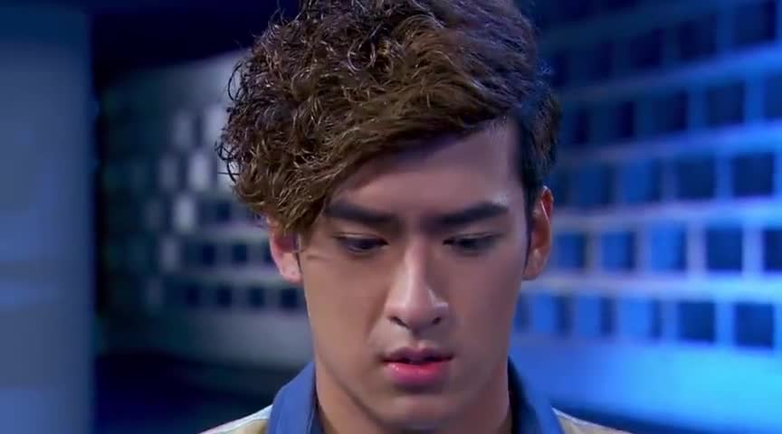 夏日心跳子昂推着爸爸却拒绝爸爸到医院接受治疗