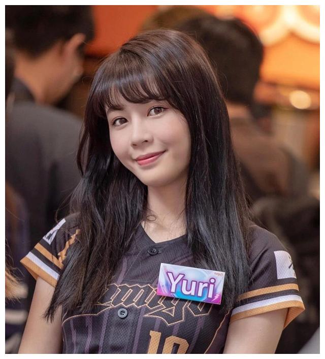 羞色中职yuri陈怡睿穿运动内衣的她比穿比基尼还美