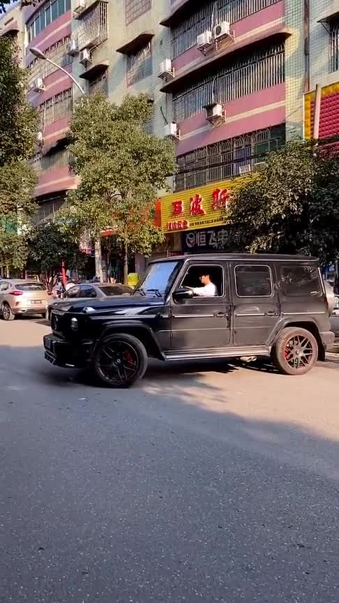 小哥哥开黑色大g调头就是帅amg轮毂好评奔驰大g