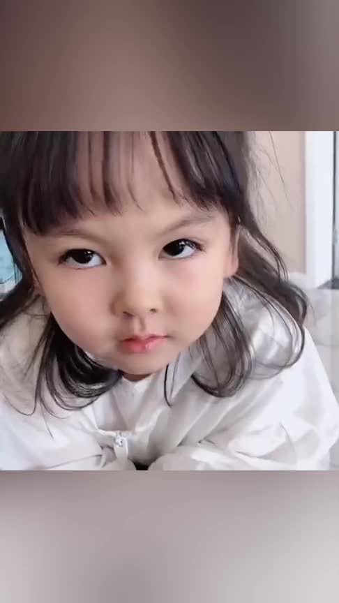 又惹到闺女了她这生气的样子还这么可爱嘟嘴那一瞬间萌爆了