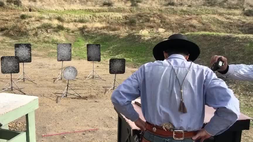 牛仔射击比赛:10发卡宾,5发霰弹,10发左轮,老外只要23.62秒!