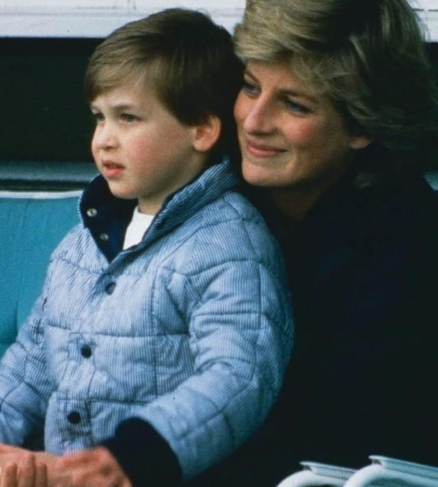 戴安娜王妃和威廉王子:老照片母子情深,两人穿亲子装太有爱!