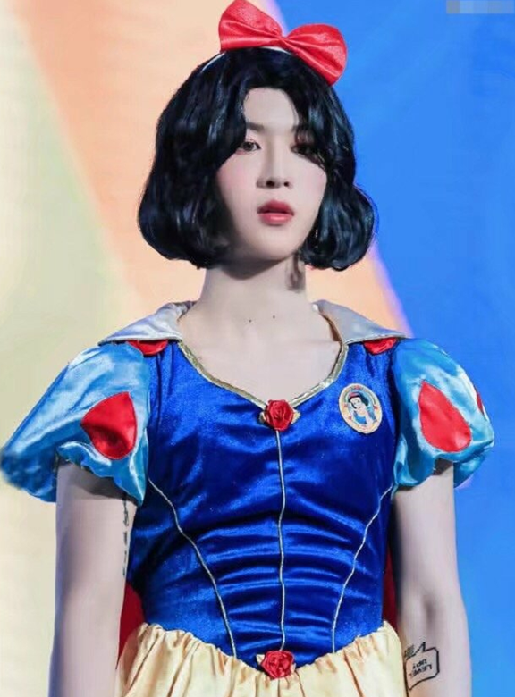 有种"惊艳"叫范丞丞,穿女装扮白雪公主,这颜值不比范冰冰逊色_高清