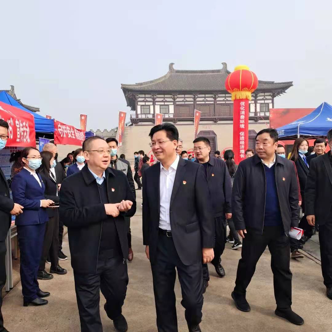 洛阳市2021年123.15国际消费者权益日宣传活动在定鼎门广场举行