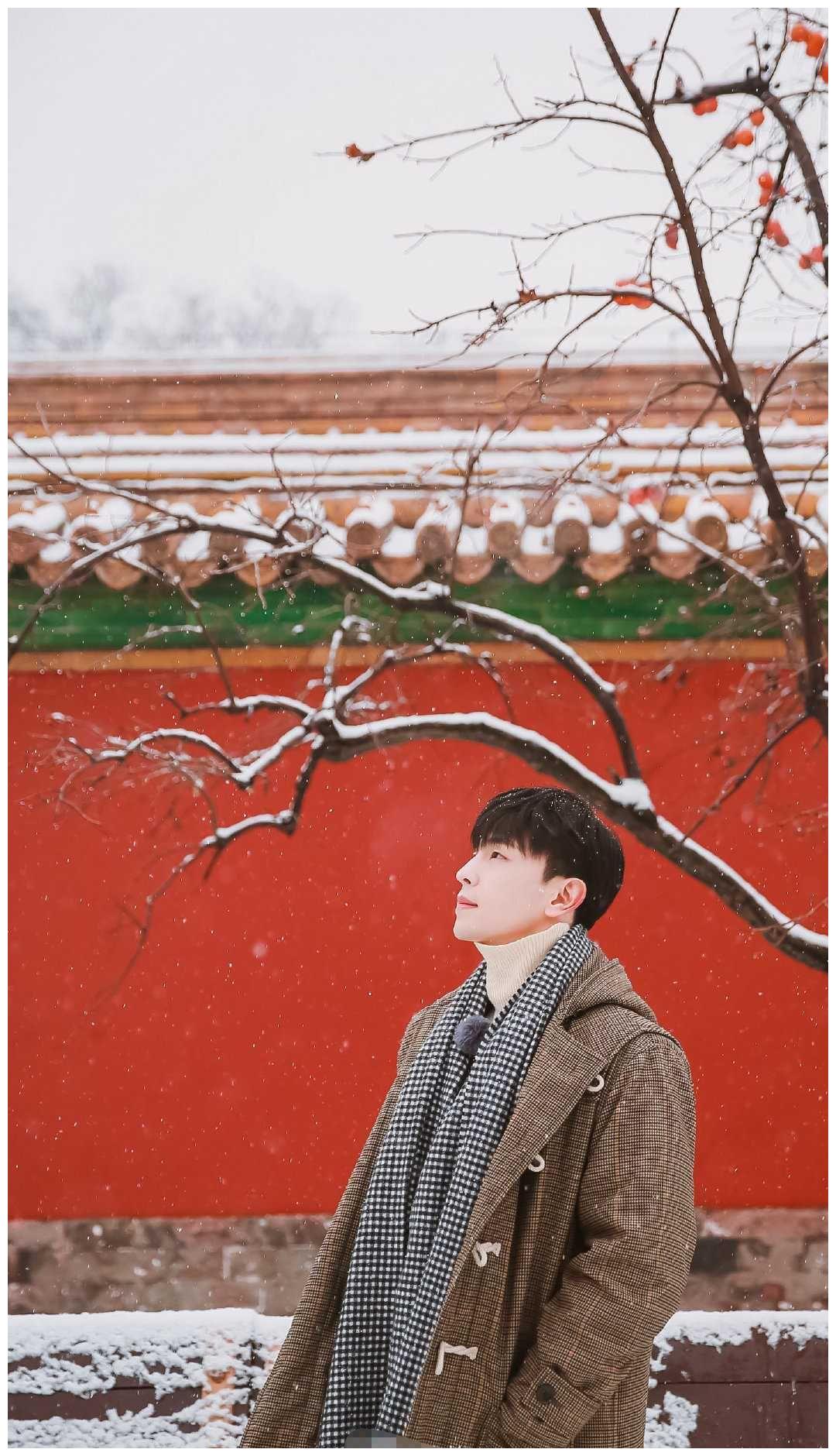 邓伦《中华儿女》故宫封面照片流出,一身正气凛然