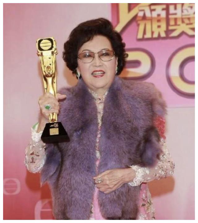 《溏心风暴》里的"甘老太"走了,演员李香琴因病去世__财经头条