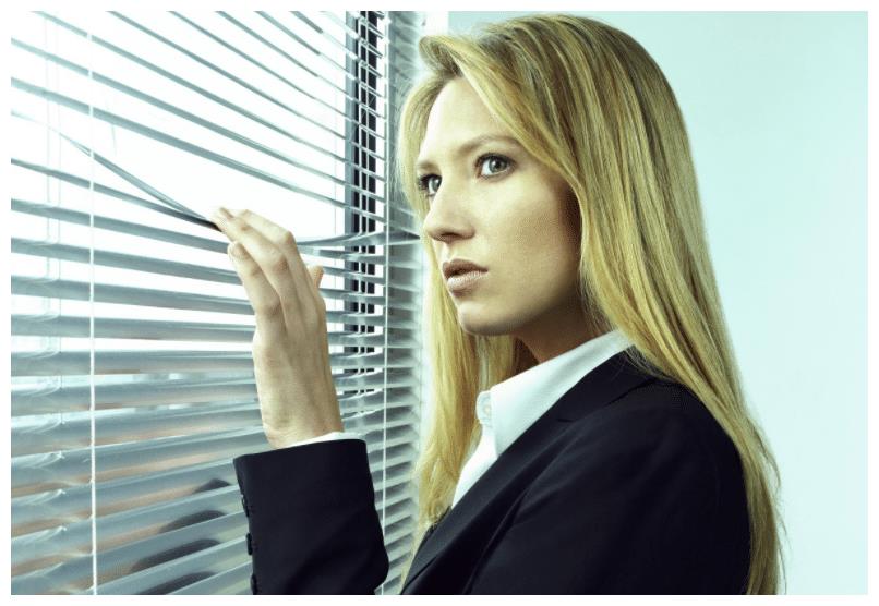 危机边缘第三季超自然故事的调查也带来一系列的挑战