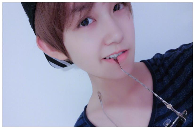 蒋依依只适合长发?看到她短发的照片,网友:学长谈恋爱吗!