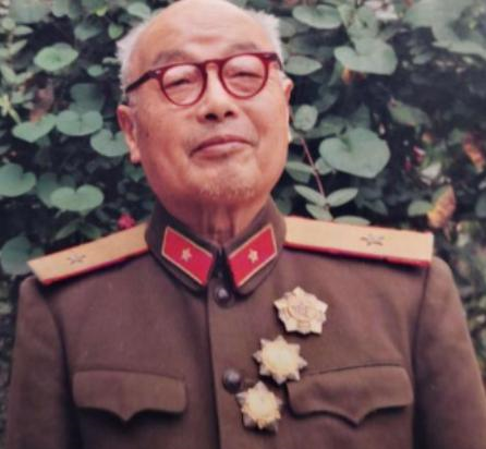 开国少将受伤住院，见女护士很眼熟，一问才知是分别了两年的妻子休闲区蓝鸢梦想 - Www.slyday.coM