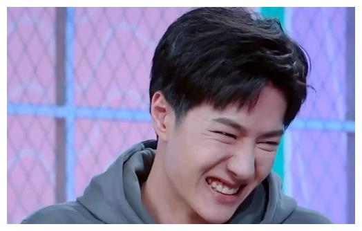 笑到失去表情管理的王一博,真的就是个没长大的孩子!