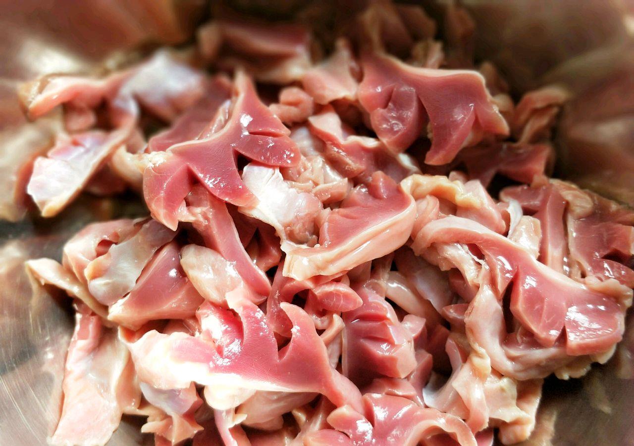 今天给大家介绍的是鸡胗做法简单美味可口