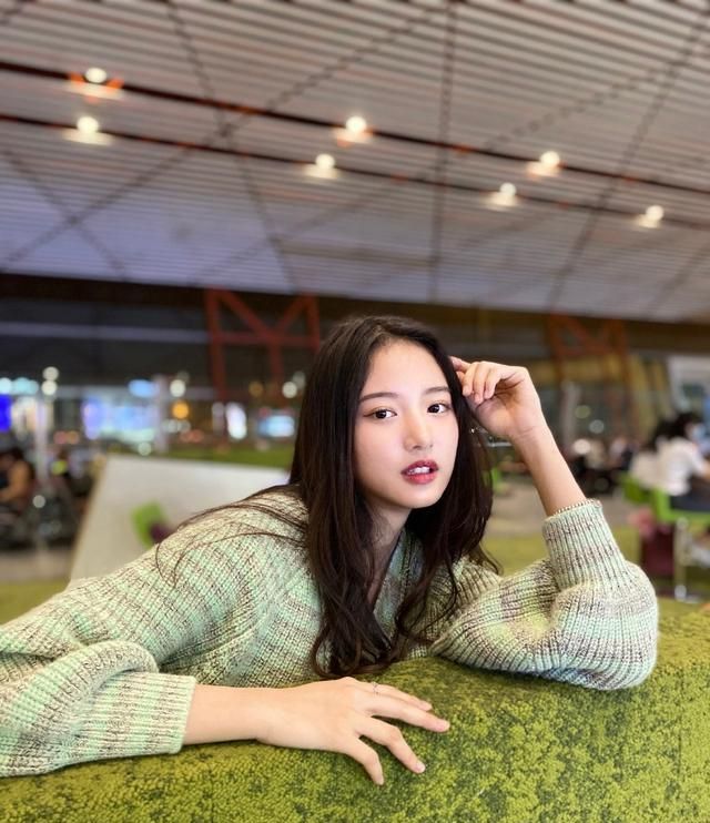 陈昕葳精美壁纸:青春靓丽,亭亭玉立!