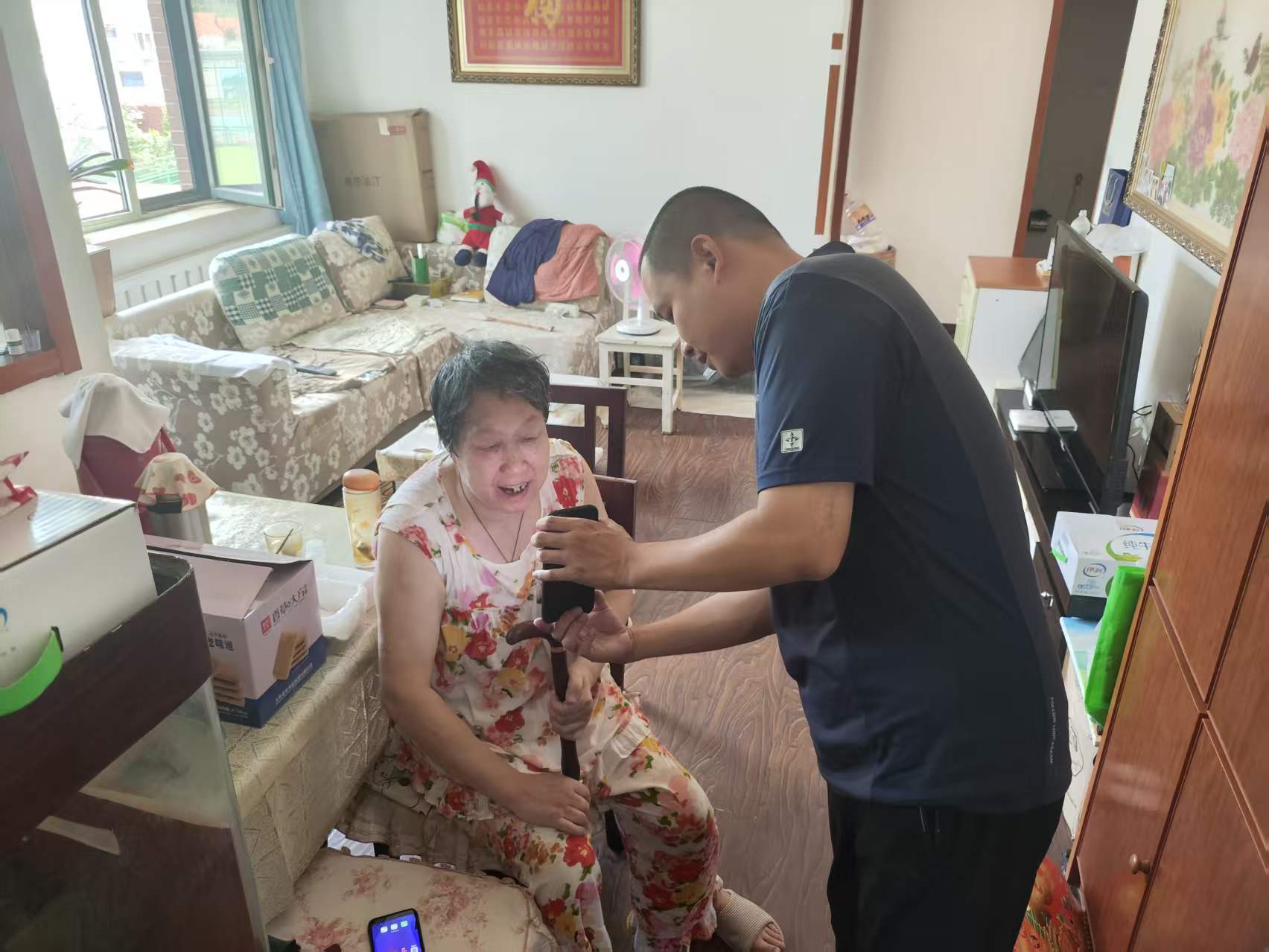 红旗街道岔鞍社区:暖心便民零距离 上门服务助认证 红旗街道岔鞍社区:暖心便民零距离 上门服务助认证