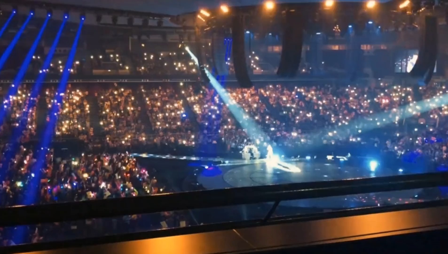 刘德华演唱会嗨翻全场