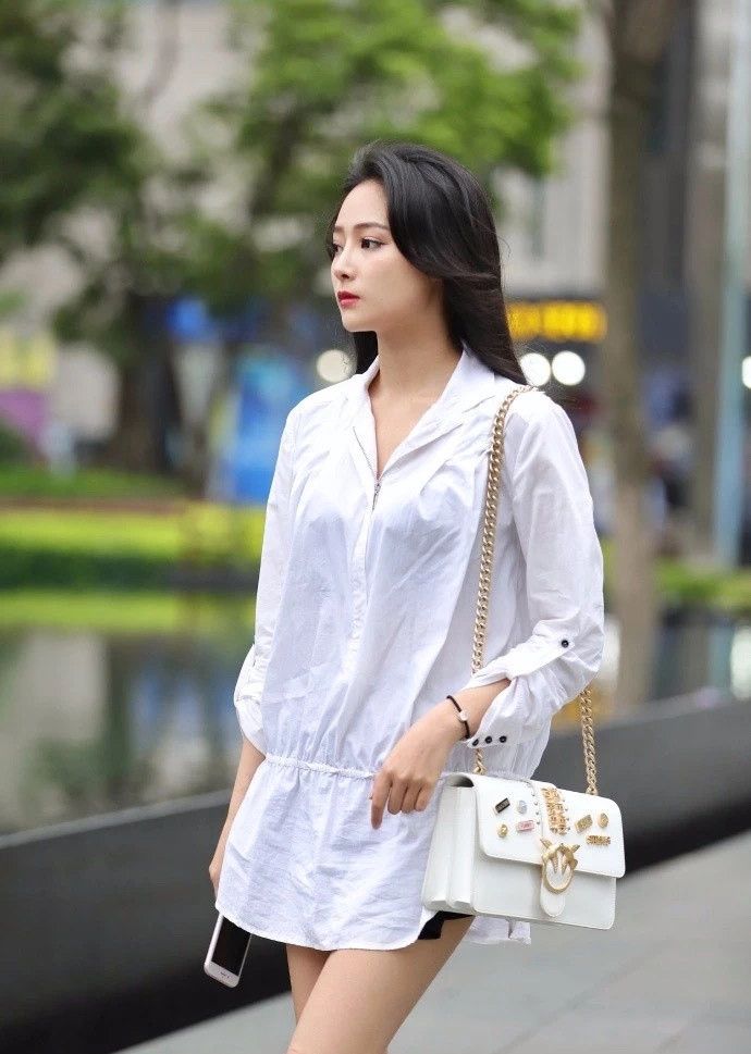 优雅端庄沉稳大气的白衣美女,洋溢着大家闺秀的气质