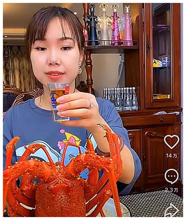 "无人敢模仿的吃播,谁模仿谁破产"的美食博主,她究竟是何人