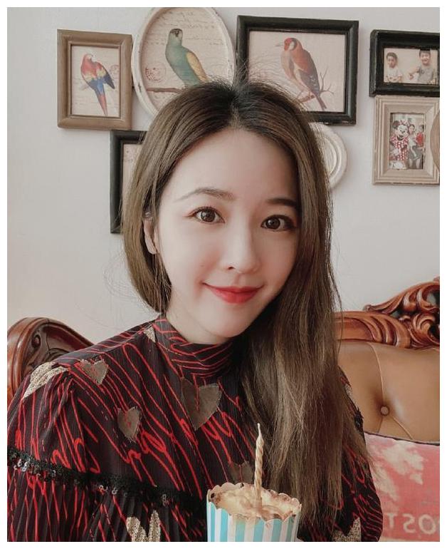 未婚先孕嫁影帝,相爱10年却惨遭抛弃,今36岁复出重回事业巅峰|吴佳尼