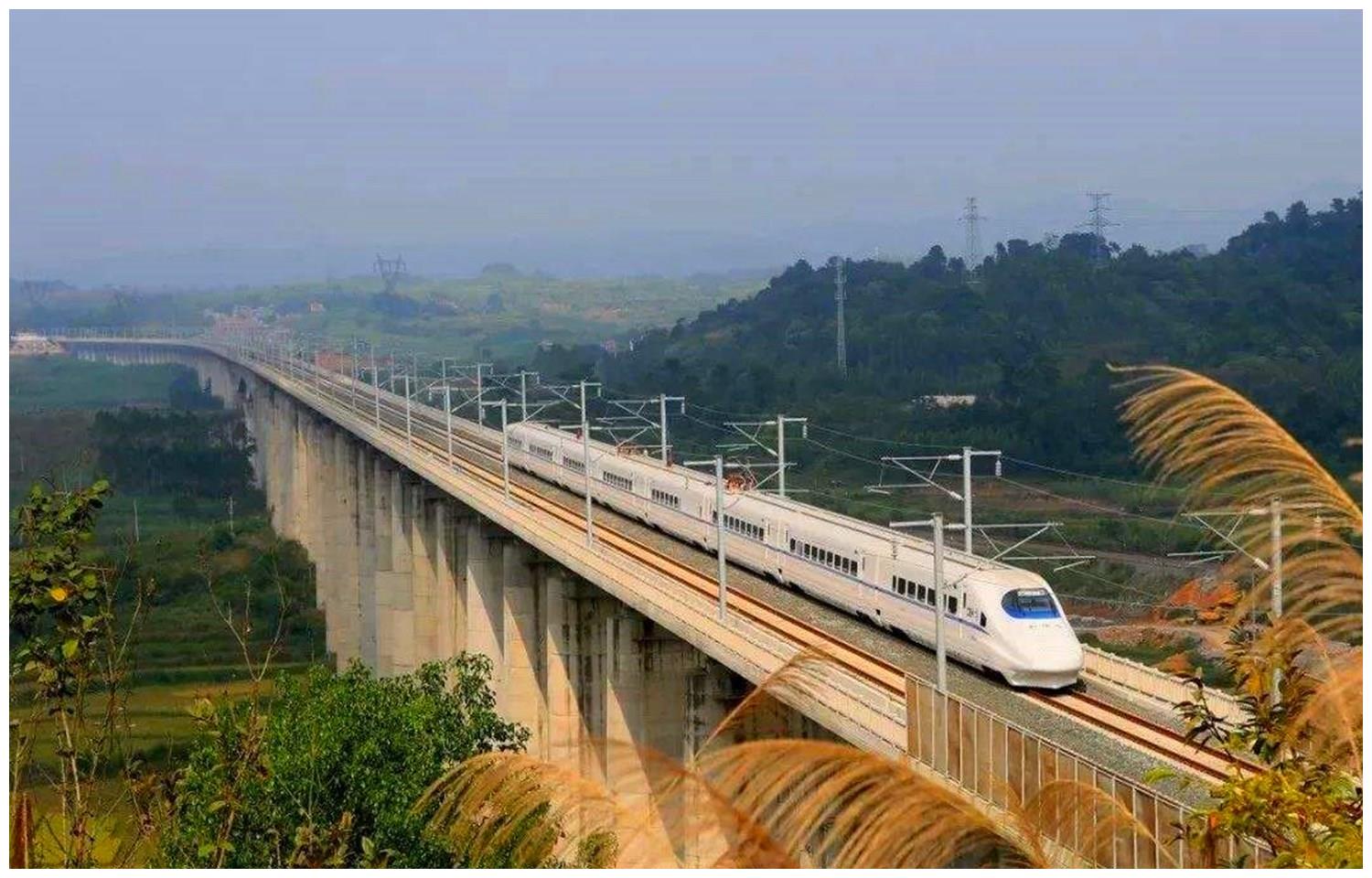 这条高铁线路就是昆深高速铁路,是一条连接云南昆明与广东深圳的高速