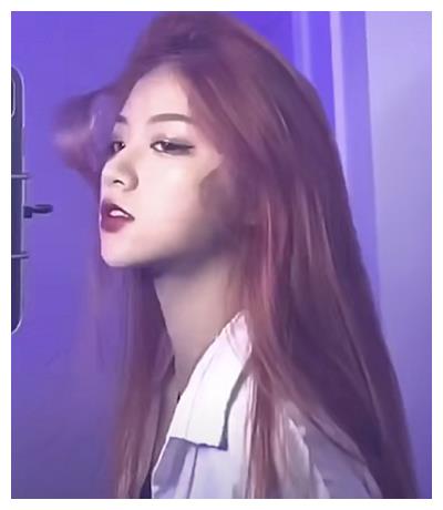 从图片中能看出来,刀小刀整体来说五官还是挺不错