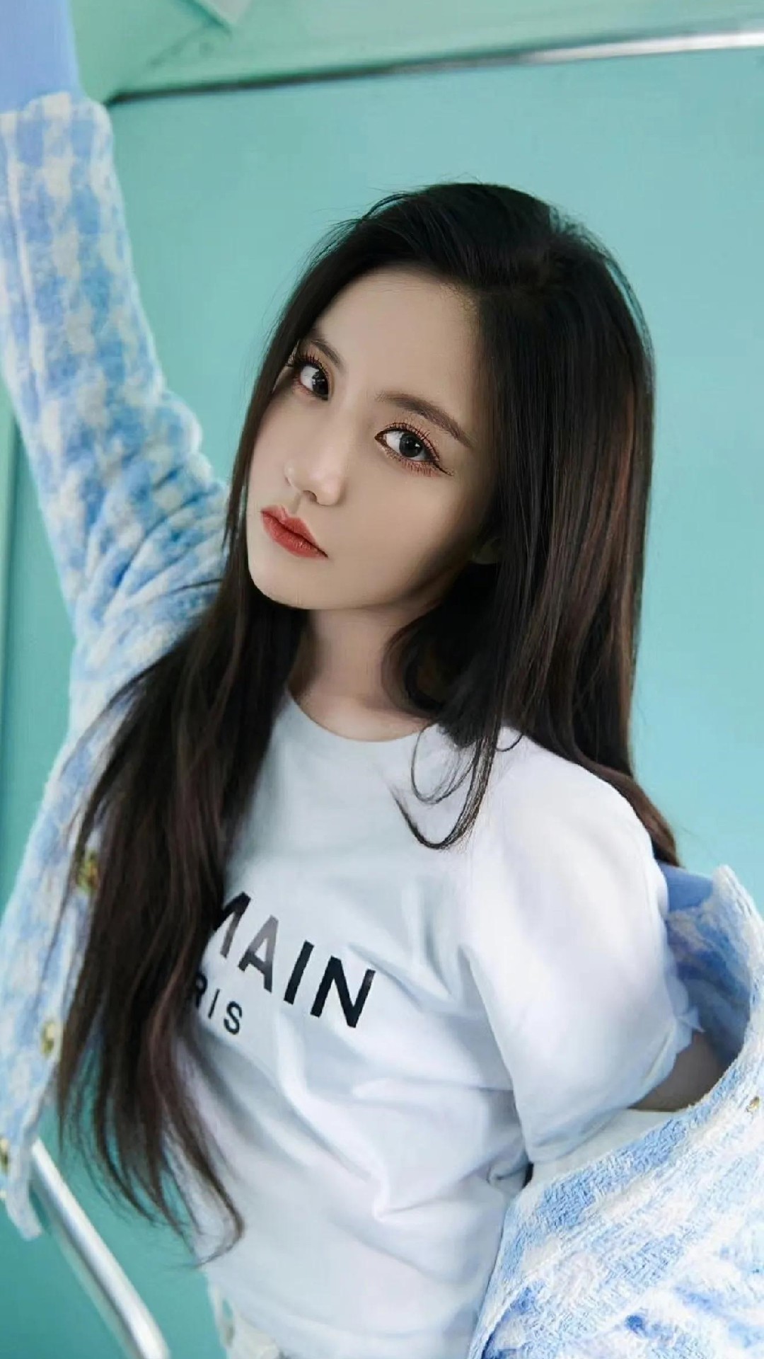 王艺瑾时尚写真:青春靓丽,性感妩媚__财经头条