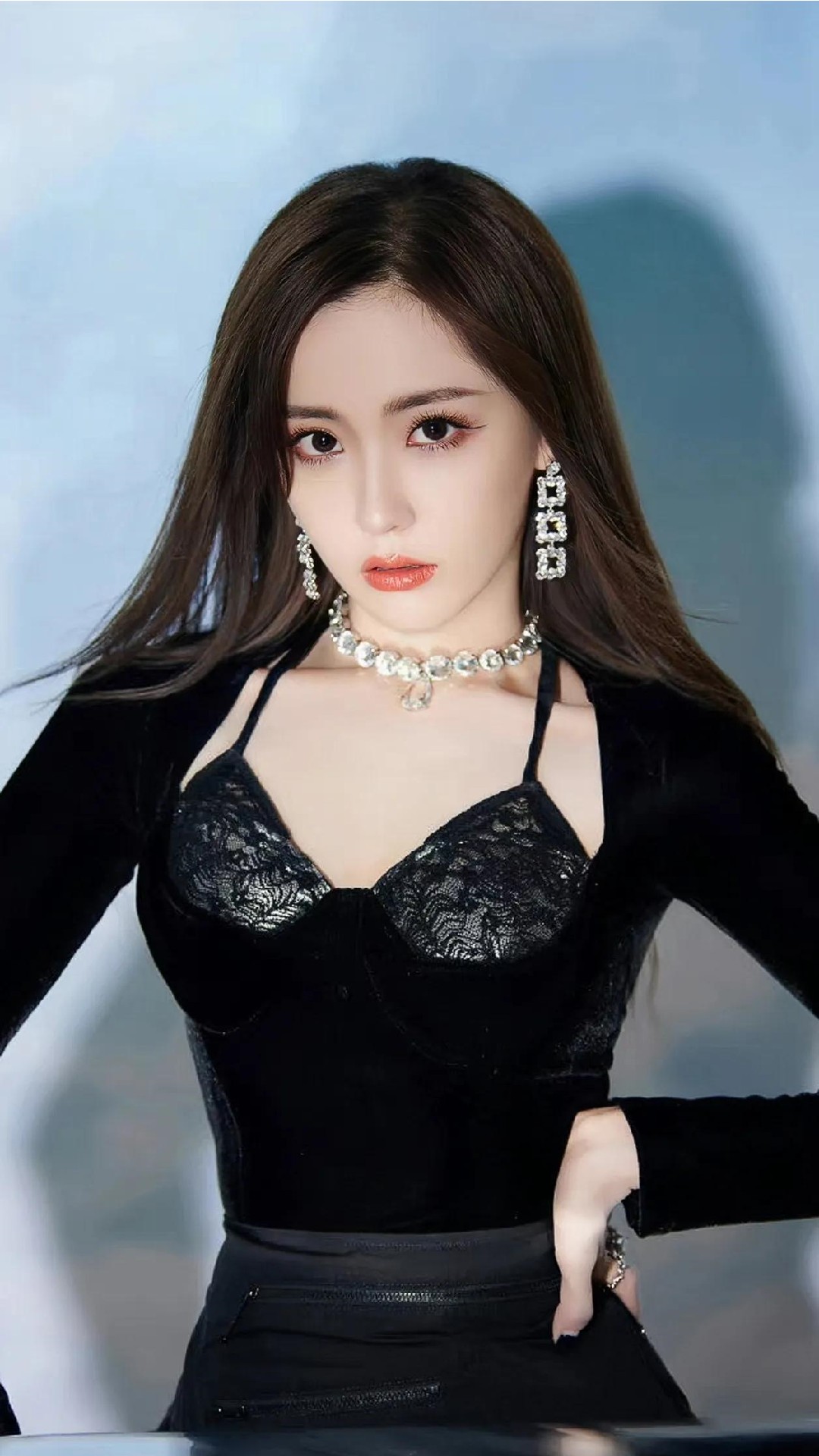 王艺瑾时尚写真:青春靓丽,性感妩媚4