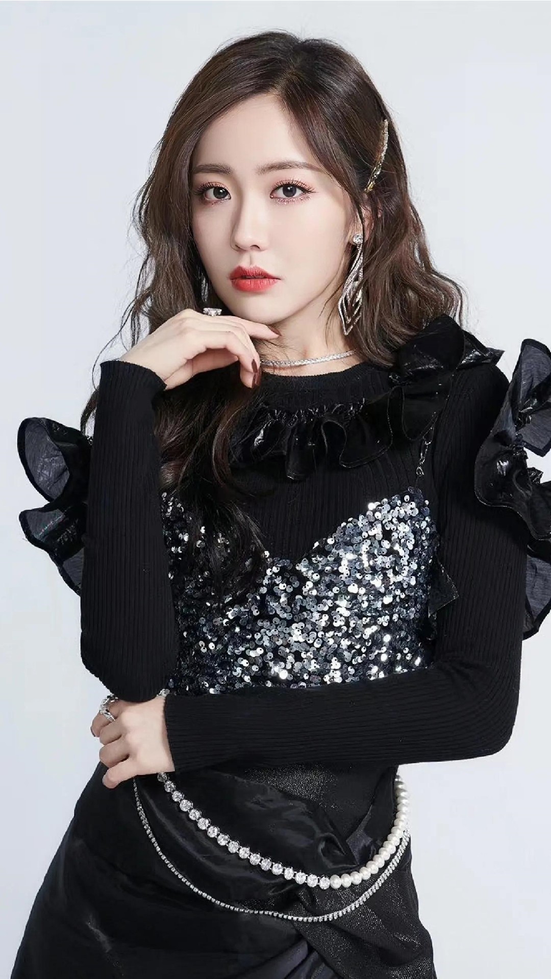 王艺瑾时尚写真:青春靓丽,性感妩媚__财经头条