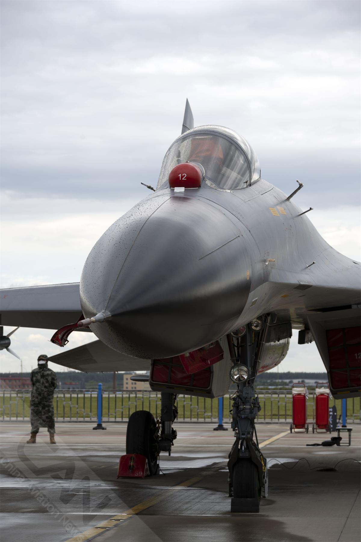 2022年空军航空开放活动暨长春航空展歼11b静展__财经头条