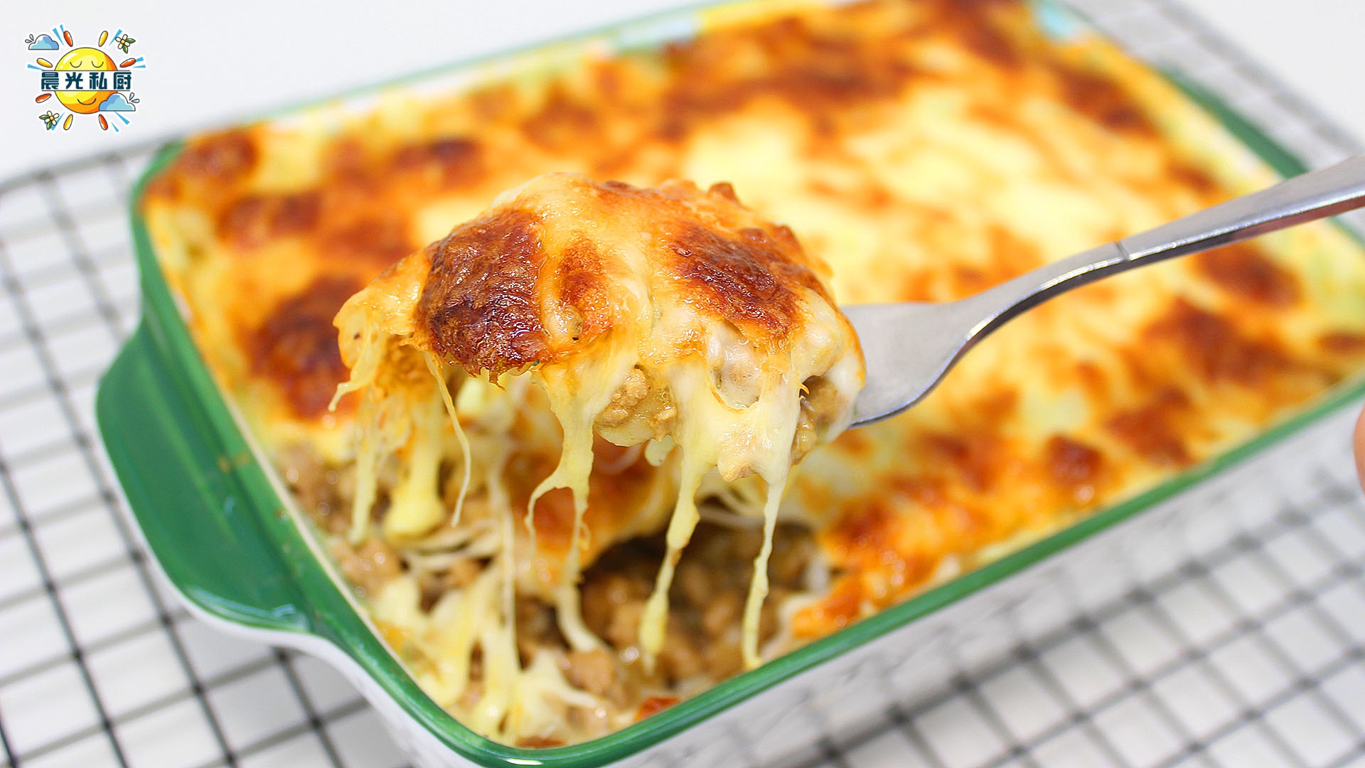 咖哩肉酱芝士焗饭,不需要任何技巧,只需简单熬煮,就会超级浓郁