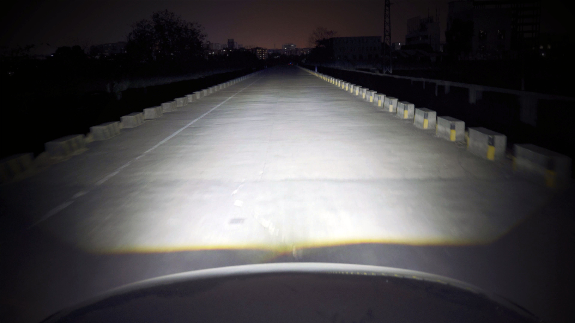 后近光照射效果改装前近光照射效果插入图片改装后大灯外观效果改装