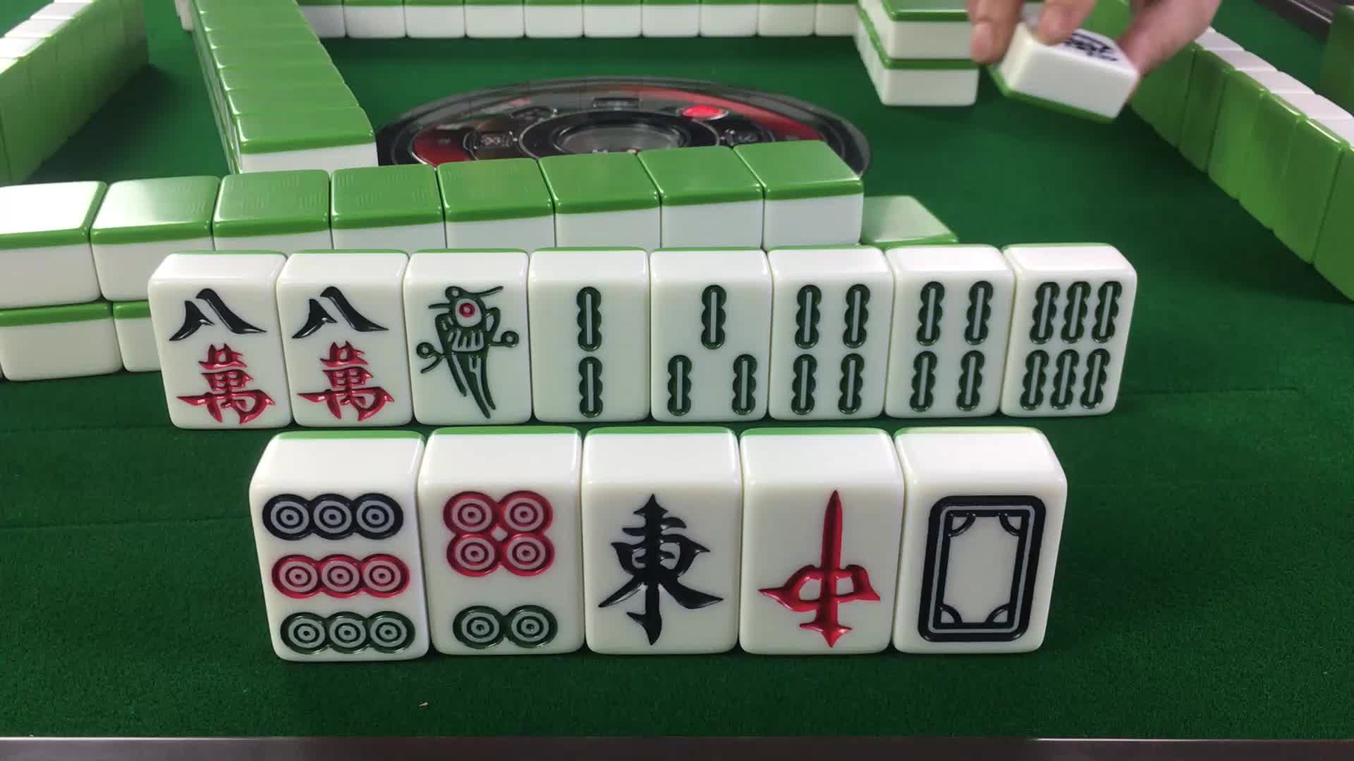 麻将就要在夹缝中生存,这样做牌能行吗?这不是自己给自己找麻烦