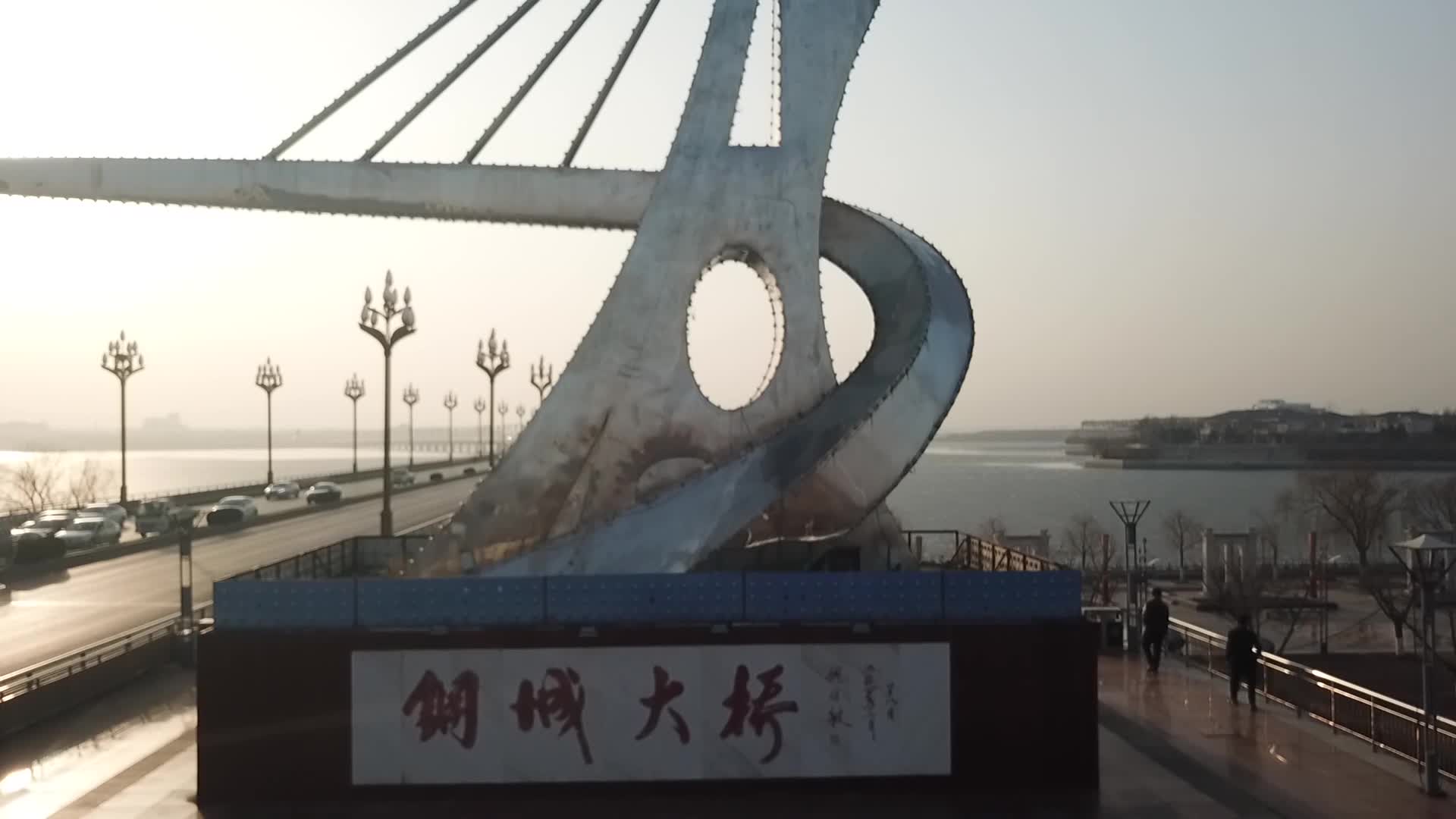 航拍迁安钢城大桥十字路口和桥头标志