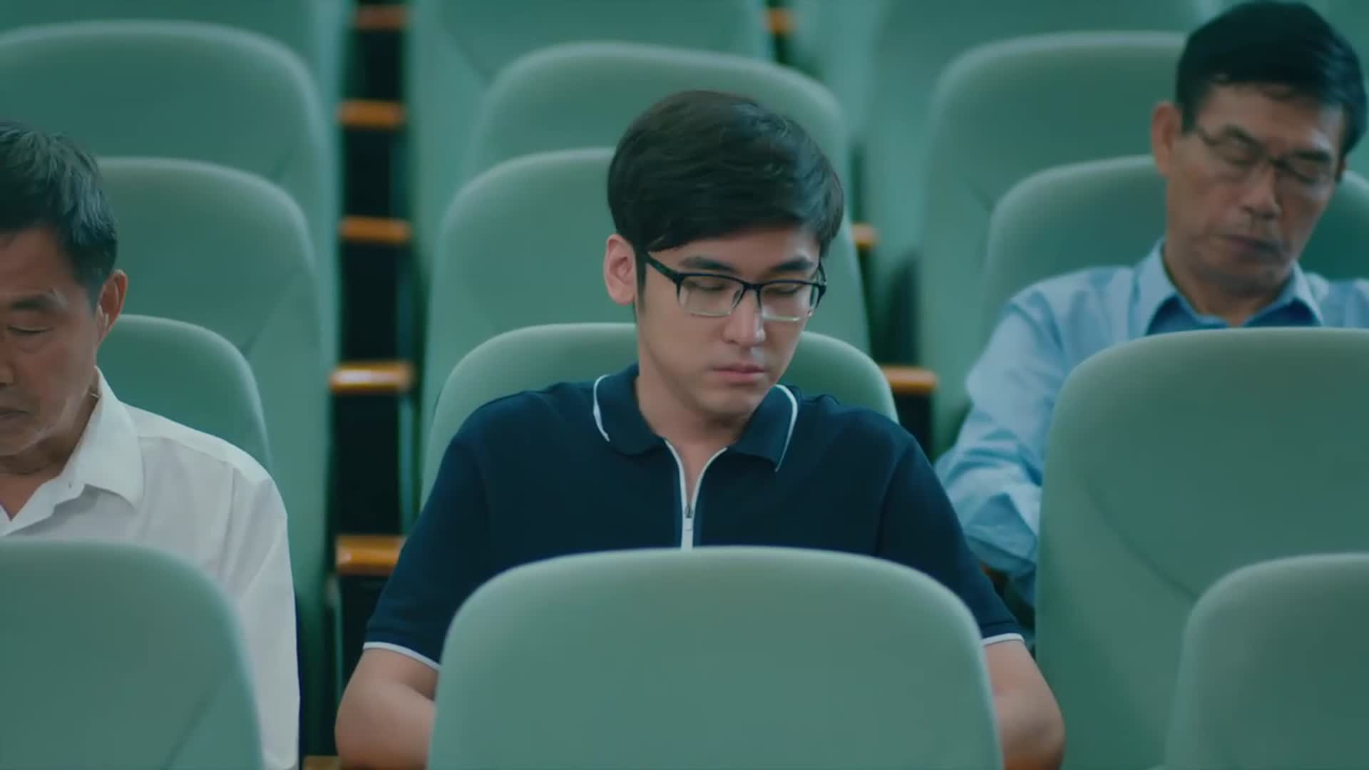 北大学长陈桉上线余周周的短信知己颜值完全是校草的级别