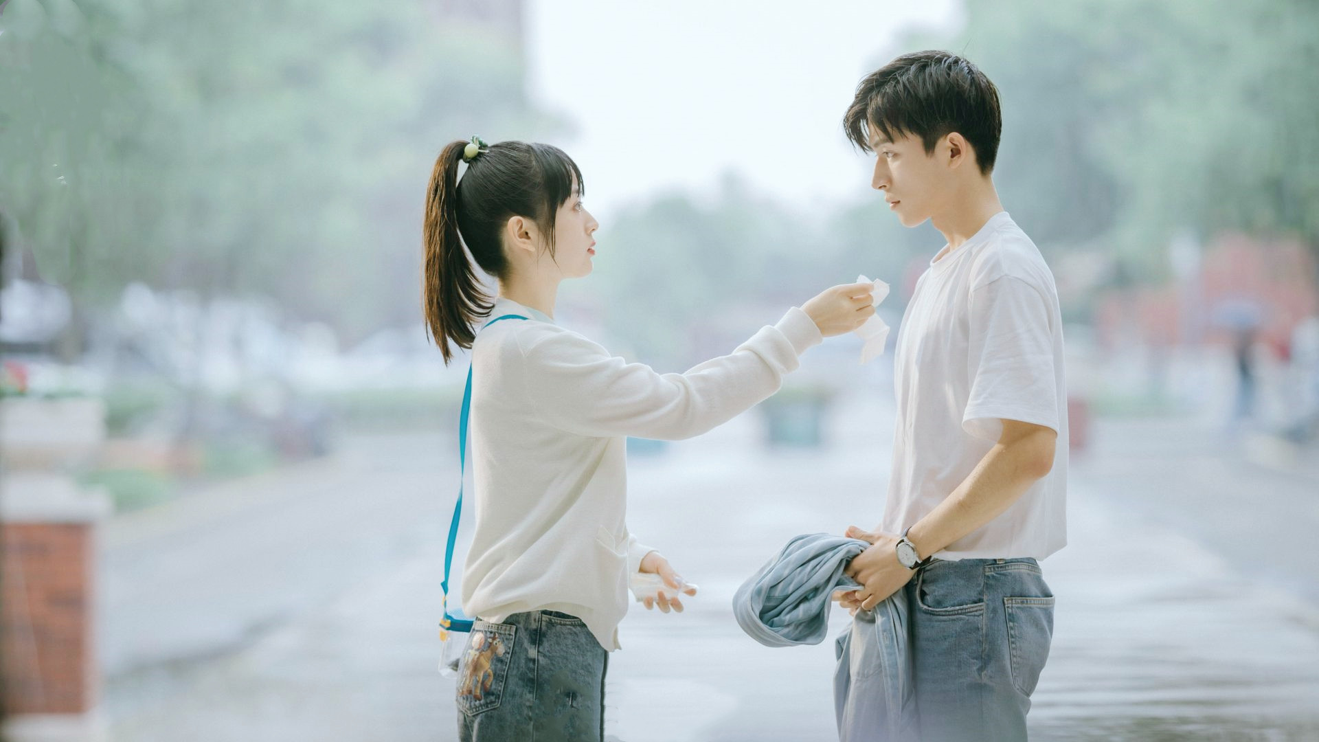 女性初次体验性交易的风险规避与隐秘途径及法律影响解析