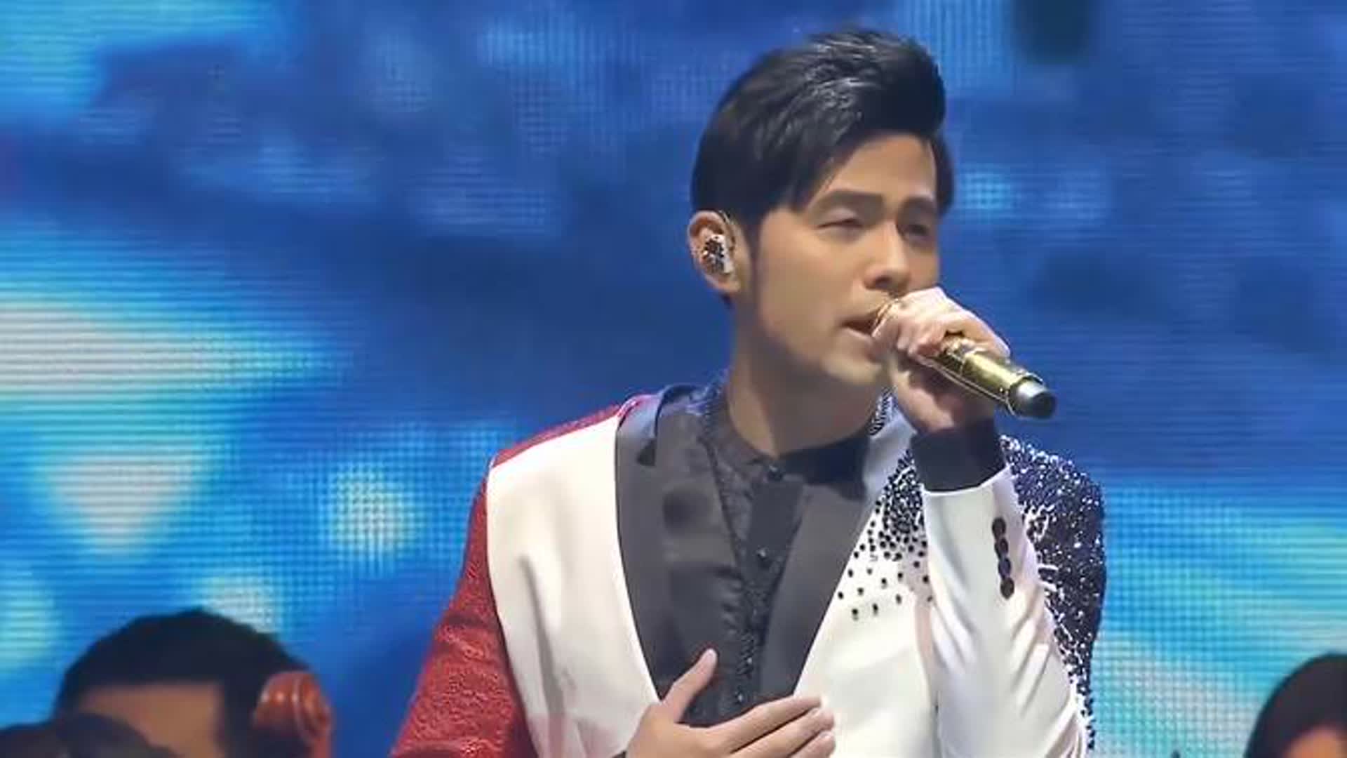 周杰伦终于放大招了，日语翻唱神曲《雪之华》，听的人起鸡皮疙瘩