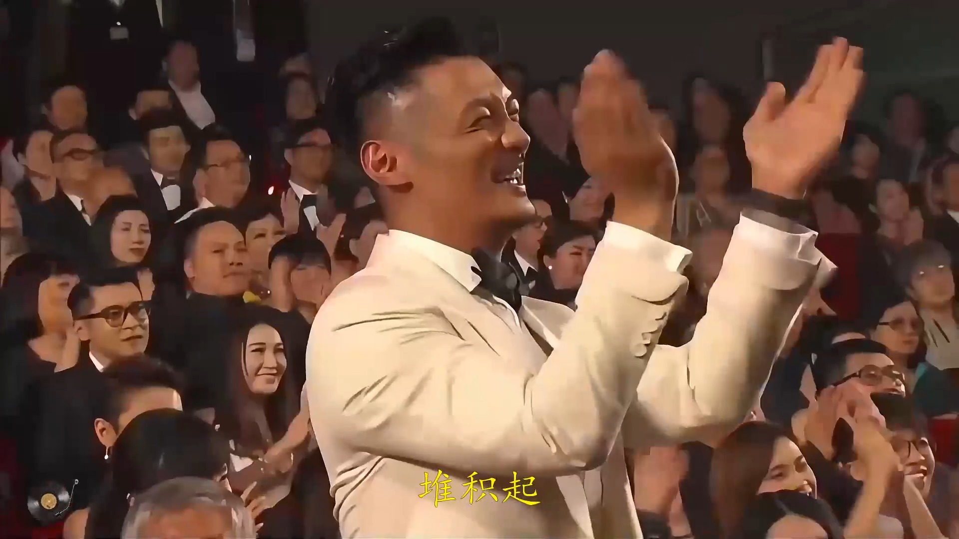 怀旧金曲！《堆积情感》深情回望，时光里的爱与遗憾