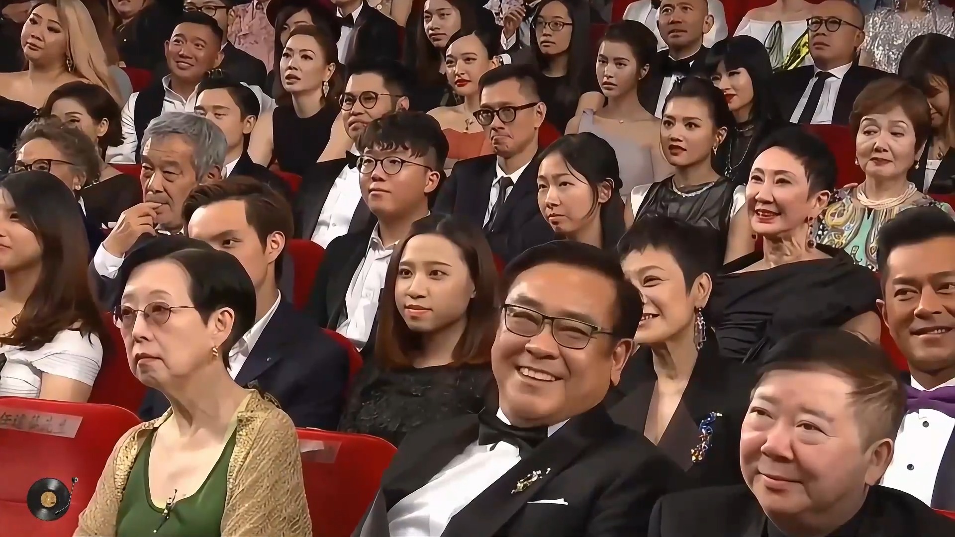 林忆莲暖心情歌！《至少还有你》深情告白，爱到地老天荒的勇气