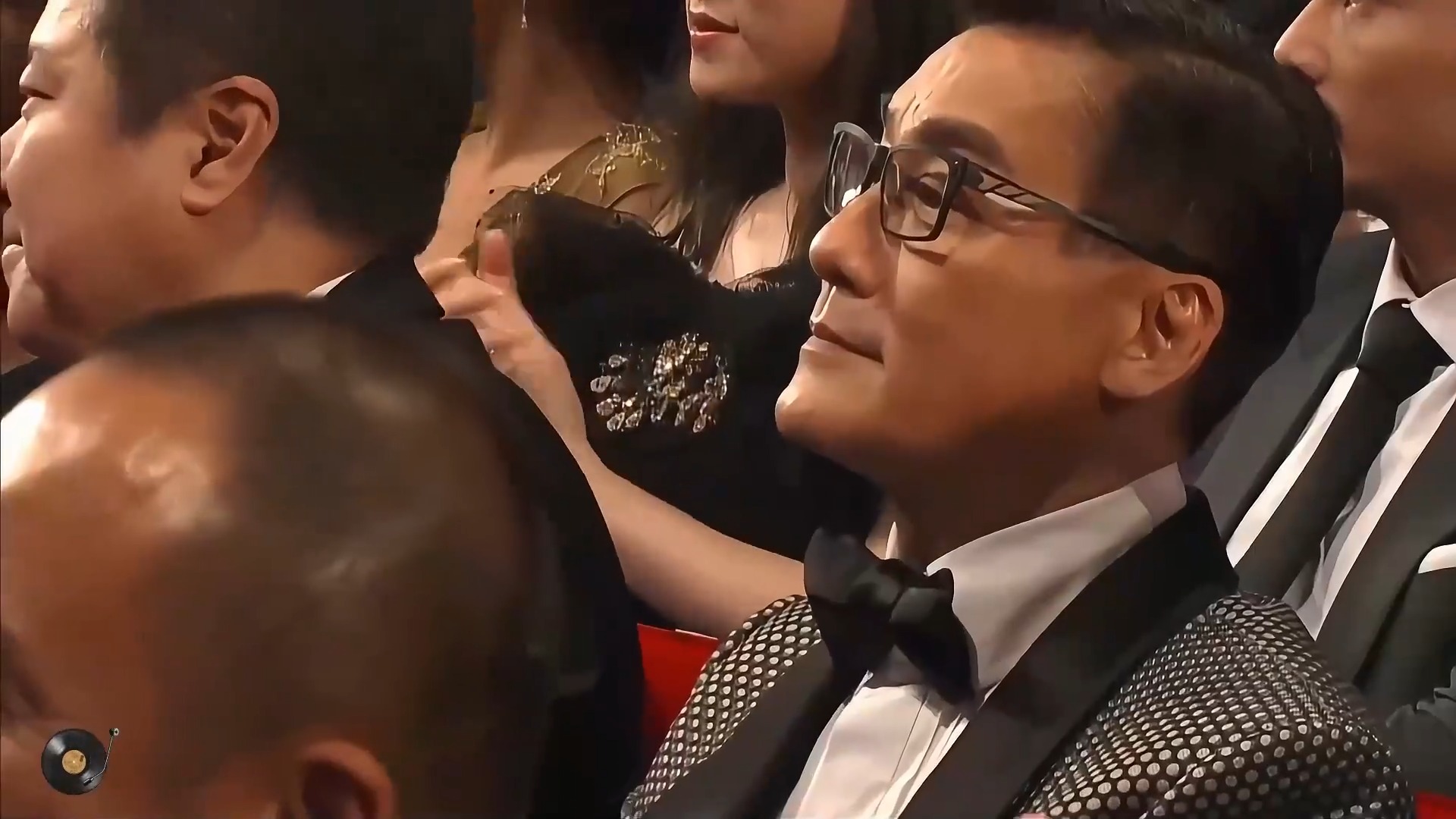 杨坤《无所谓》逆袭史！曾被唱片公司拒绝10次，如今成了中年男