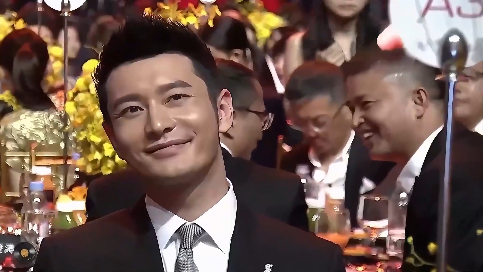 周传雄黄昏悲歌！《黄昏》沙哑嗓音，诠释日落时分的寂寞与惆怅