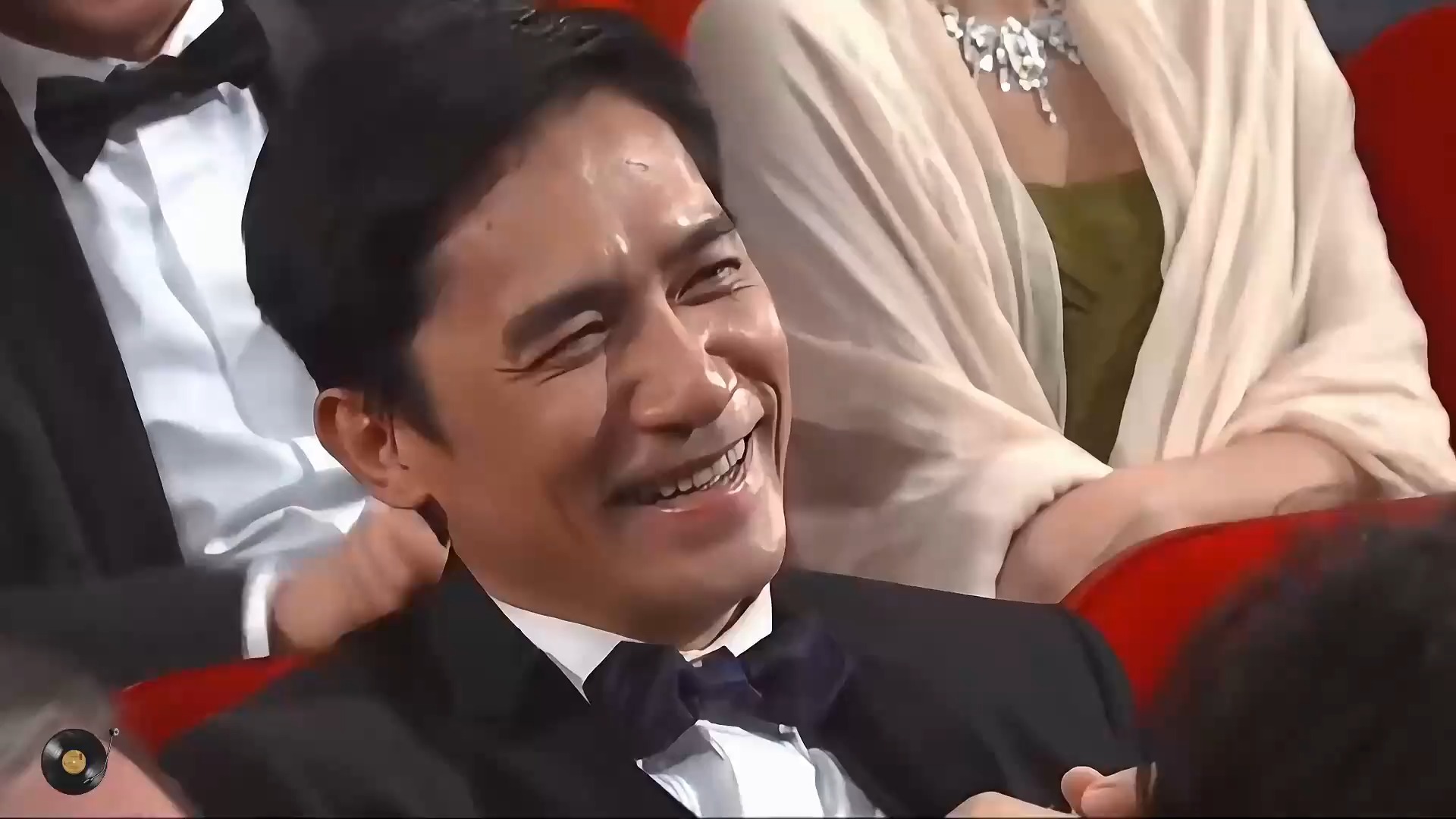 伍思凯独特告白！《特别的爱给特别的你》深情旋律，专属的浪漫