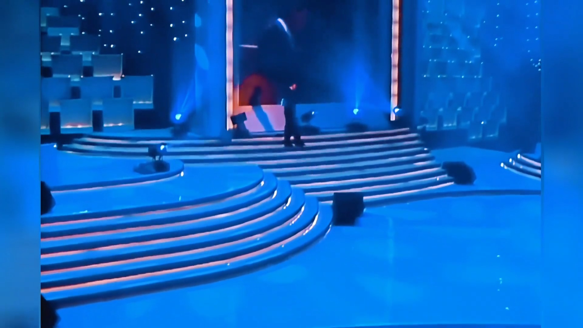 刘德华经典歌曲《绝望的笑容》live，怀旧金曲，难以超越！