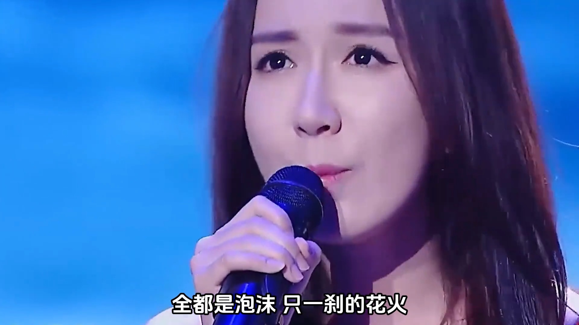 当歌手被质疑假唱，萨顶顶霸气开麦清唱，一旁的专业歌手都听楞了