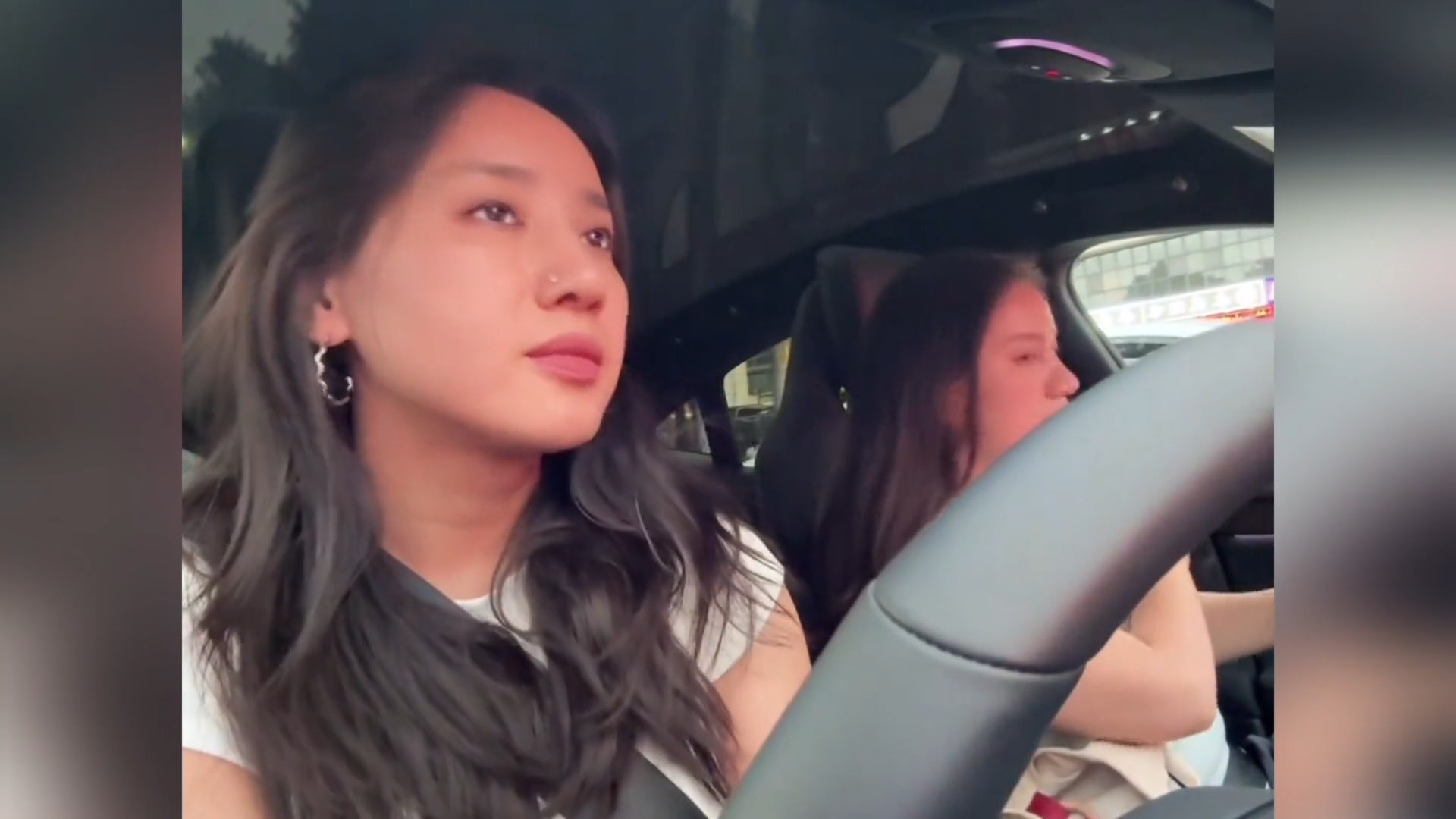 萧亚轩的《类似爱情》旋律虽然很平淡，但真的唱进许多人的心里！