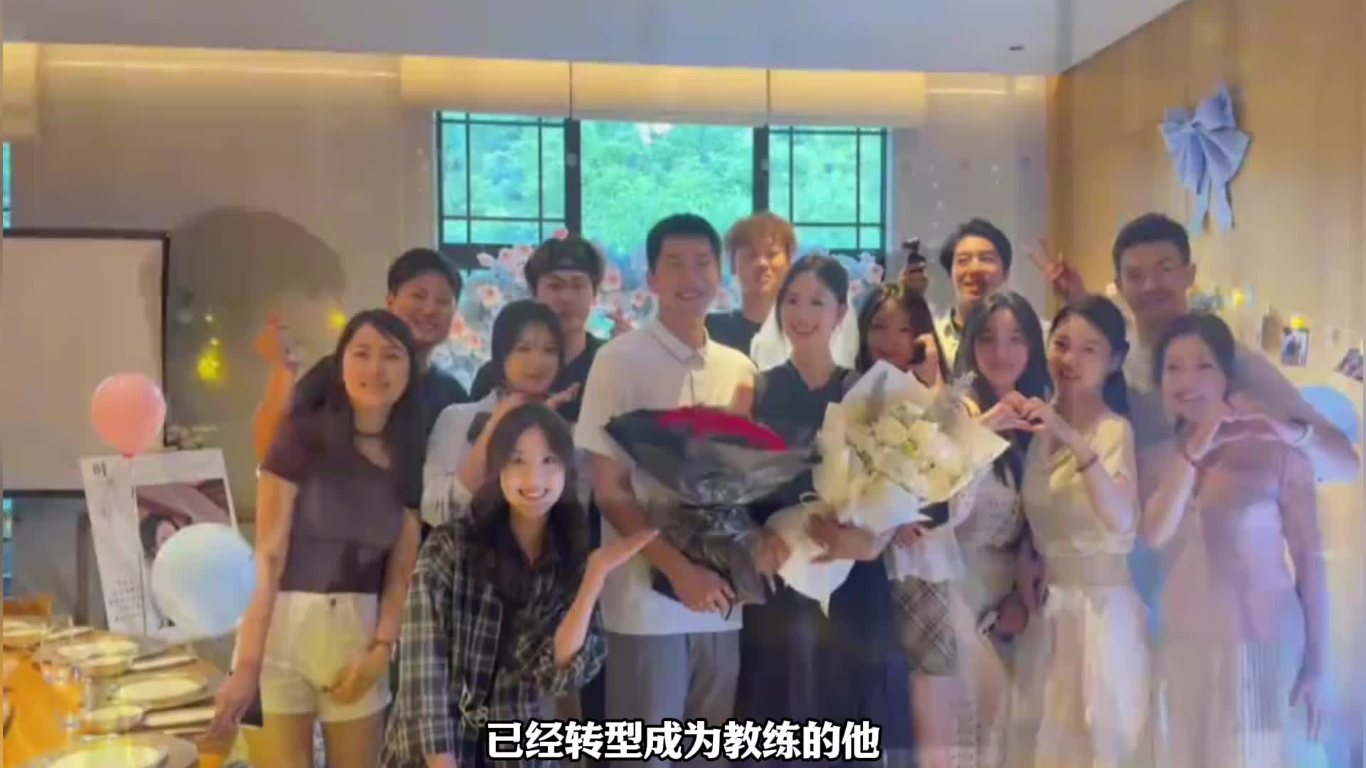 恭喜！30岁中国游泳奥运亚军求婚成功：女友高挑美丽很般配