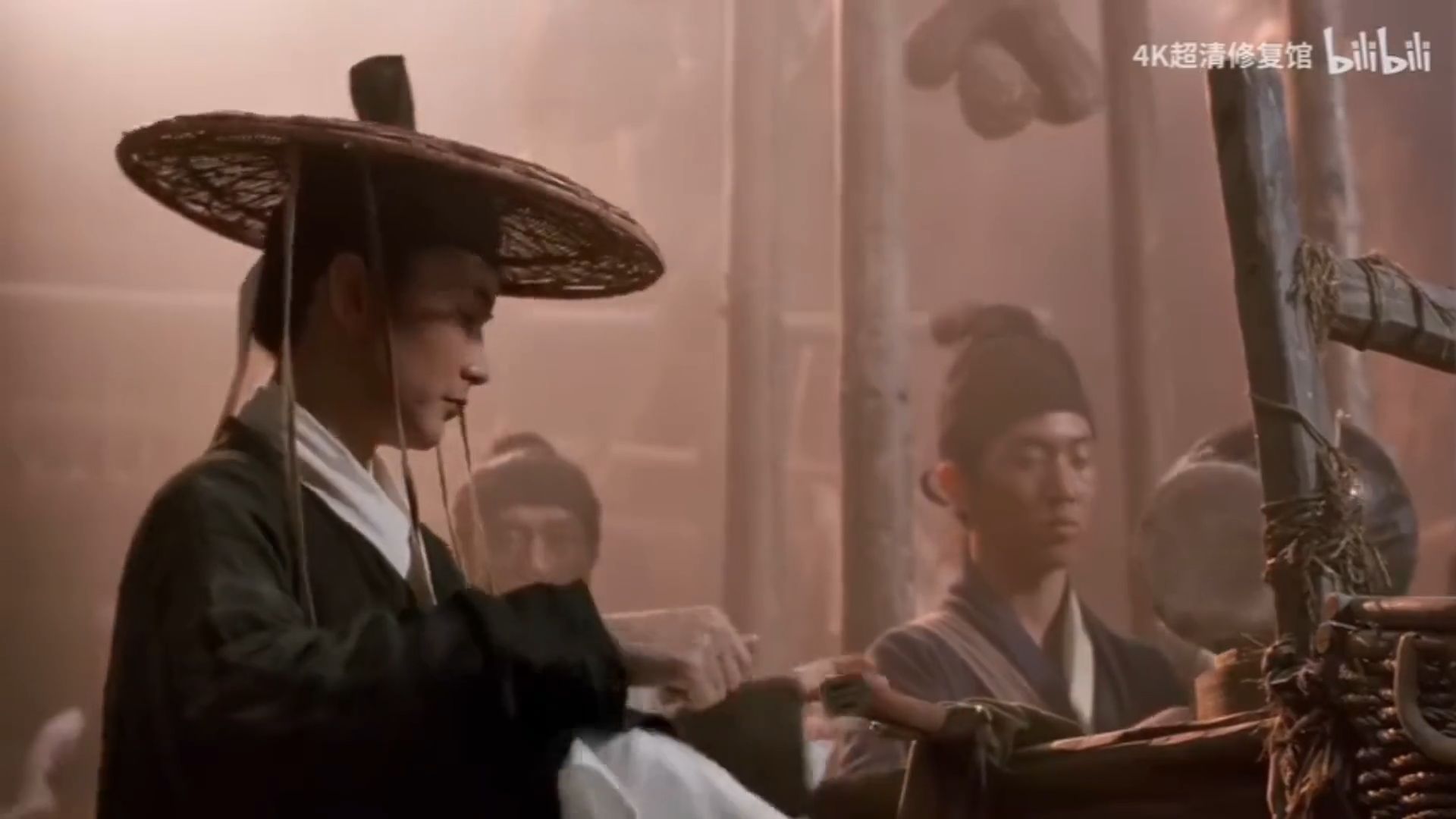 一曲笑傲江湖，让没有武术功底的林青霞直接封神，又美又飒