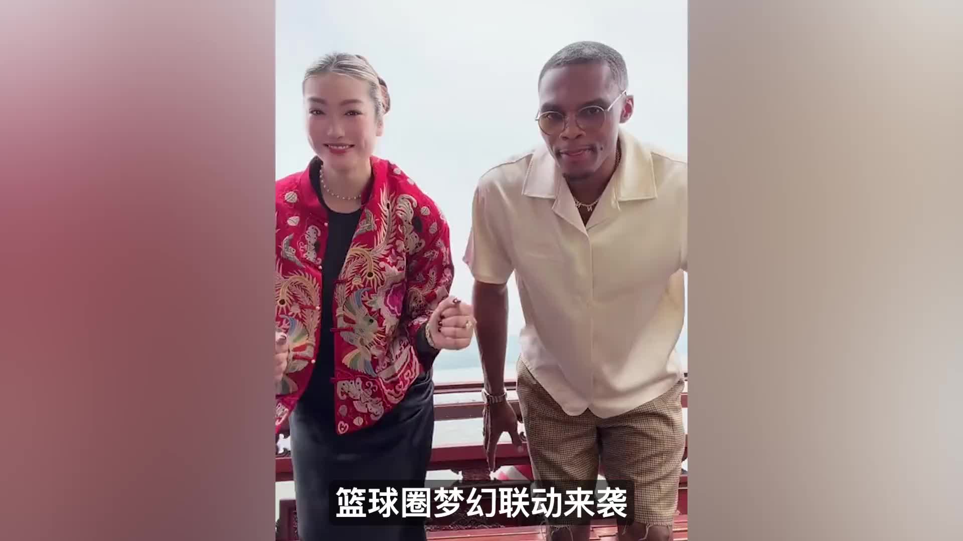 李梦和威少合拍手势舞！体格看着比威少还壮，女版勒布朗名不虚传