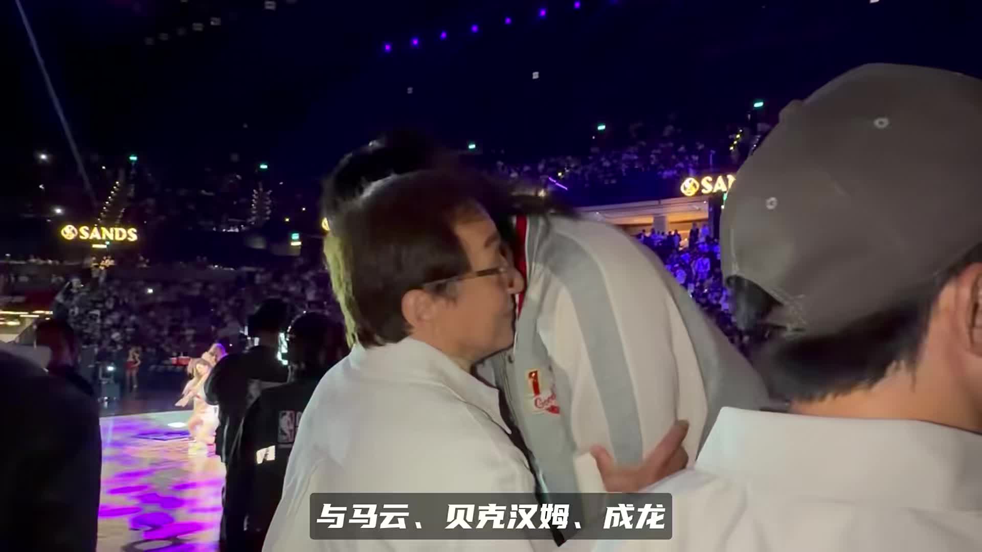 2米26张子宇同框四巨头！马云成龙贝克汉姆，俯身和蔡崇信交谈