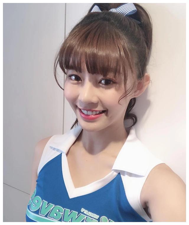 羞色中职yuri陈怡睿穿运动内衣的她比穿比基尼还美
