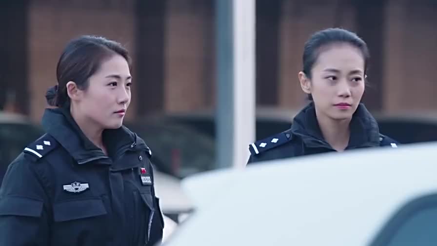 李姝寒安慰受伤的警犬,小樱桃却在门口等待妞妞!