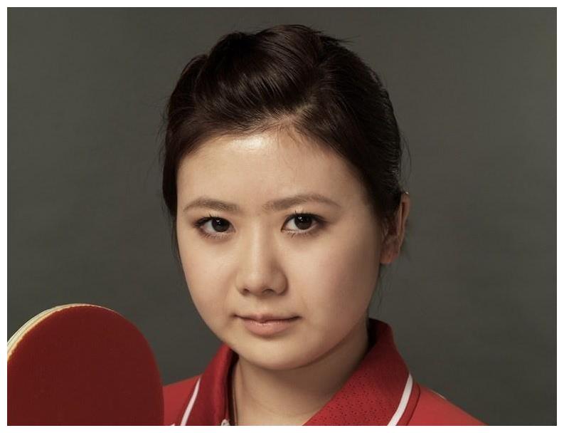 穿职业装身材笔挺,穿高跟鞋打乒乓球|福原爱|青森|江宏杰_新浪新闻